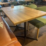 PUBLIC HOUSE - テーブル席・シートの破れが気になります