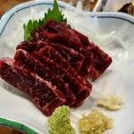 青海 - くじら刺、いろんな部位の刺盛りもあるそう。