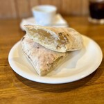 レストラン イ ヒロッシェ - ピザ生地の素焼きパン