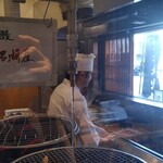 濱松地焼 鰻 まさ - 焼いています