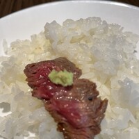 キャトルラパン - 白米にステーキとわさび