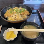 お食事処 陣屋 - かつ丼　¥950