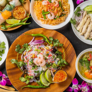 当店シェフが腕によりをかけて作る本格アジア料理の数々♪