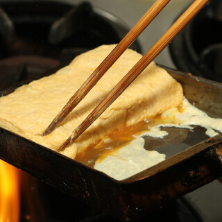 工夫を凝らして丁寧に作り上げる創作料理や蕎麦前メニュー