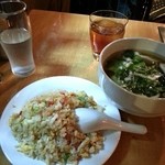 台湾料理　五味香 - ランチのCセット。炒飯と水餃子とドリンク。
