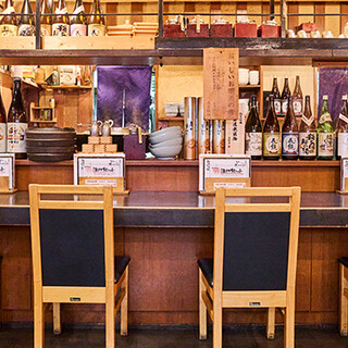 カウンターとテーブル席完備◎シーンに合わせてどうぞ