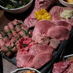 焼肉食べ放題 カルビとタン - 