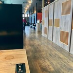 肉の青木商店 - 奥のボックス席から