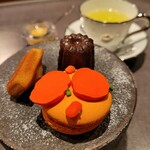 Restaurant DESTINA - マカロン、フィナンシェ、カヌレ