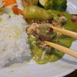 キッチン ブルー グローブ - ピンクペッパーは３つ