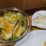 キッチン ブルー グローブ - サラダ、お新香のアップ