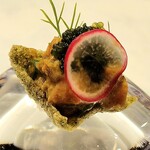 Restaurant DESTINA - 青のりの風味がカリカリなお煎餅に、キャビアが