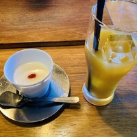 雪月花 彦根 - 杏仁豆腐とオレンジジュース