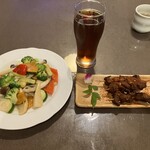 268754051 - 野菜ネギ生姜炒め、ラム肉串焼き、黒烏龍茶