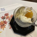 寿し肴和志 - ○ マスカットのゼリーと
      　オレンジのシャーベットとバニラアイス
      　　（お店からのサービスです♪）
      　☘️ さっぱり感と濃厚感とコラボで、
      　　　美味しかったです♪