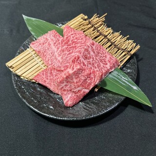 生で食べても問題ないレベルの鮮度！A5ランク特上カルビを堪能