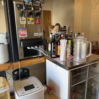 生ビールからノンアルまで、ドリンクは全品セルフで飲み放題！