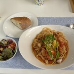 カフェ 赤い鼻 - 海の幸のトマトパスタ　800円