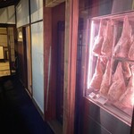 鶏匠 催 - 熟成庫。三日間熟成させます。