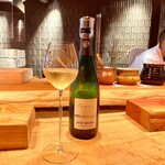 鶏匠 催 - ワインのペアリング五種。一杯目はシャンパーニュ。最初にいただいたものと同じものです。