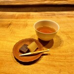 鶏匠 催 - 二色羊羹の食べくらべ