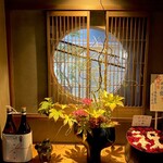 鶏匠 催 - 小窓とお香でお出迎え