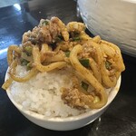 まるぶし　とんや - 【2024.10.24(木)】麺を追い飯にのせた