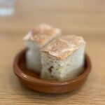 anchoa - パン　ピギージョピーマンのソースと一緒にいただきました。