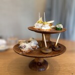 anchoa - Pinchos 鰯／ゴマ鯖/鮎/ブダイ ツナマヨ/マッシュルーム ごまさばで作った生チョビスとクリームチーズの合わせ 鮎はペーストにして胡瓜と ブダイのフリット 鰯・いちごジャム・羊のチーズ マッシュルームはいつもの定番
