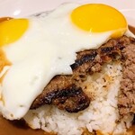 Liliha Bakery - ロコモコ