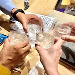 すしやのたい悟 - 皆揃って村尾ロックで乾杯です♪(*^^)o∀*∀o(^^*)♪