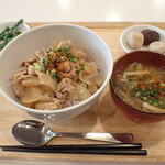 トーコーキッチン - 豚丼 副菜二品、豚汁