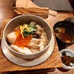 釜めし菜時記 さき亭 - 鯛三色釜めし、いくらとホタテが二色の具です。