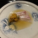 富小路 やま岸 - 淡路鯛の塩〆、徳島紫雲丹、加減醤油、酢橘