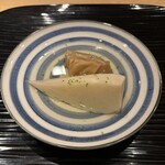 富小路 やま岸 - 炊いた海老芋と車麩