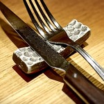 洋食 おがた - 切れ味抜群「サカエヤ」のステーキナイフ