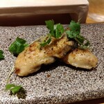 鮨めぐり - 牡蠣も細やかな仕事が。