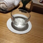 鮨めぐり - 純米酒。大将がいろいろと選んでくれます。