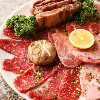 秘伝のタレでもみこんだ、本場韓国の焼肉をご堪能ください！
