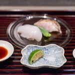 あき山 - 2024.10 お造り（徳島産ノドグロ、京都産シロイカ、醤油、酢橘、塩、本わさび）