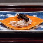 あき山 - 2024.10 ワタリガニの蒸し寿司（ワタリガニの剥き身、いくら、岩海苔、酢飯）