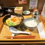 おダシと銀しゃり 中華そば 新た - 