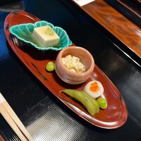 葉山 日影茶屋 - ⚫︎ 前菜
                ・柿の白和・胡桃（くるみ）豆腐・新銀杏・枝豆田舎煮
                ・サーモン奉書巻き