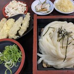 金比羅うどん - ざるうどん＝550円
ごぼう天＝150円