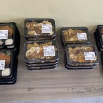 ワタナベ食品 直売店 - 新設お弁当コーナー
      2024/10/24
      手羽先元ほろほろ煮 281円