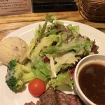 江戸堀BEEF - サラダもしっかり食べられる