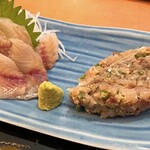 湯河原 魚作 びすとろたぶしぇ - イサキの刺身とアジのタタキ