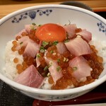 しんのすけ - ぶりといくらの他人丼