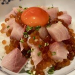 しんのすけ - ぶりといくらの他人丼