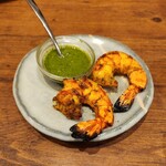 カッチャル バッチャル - 海老にバジルとミントのソースをかけて